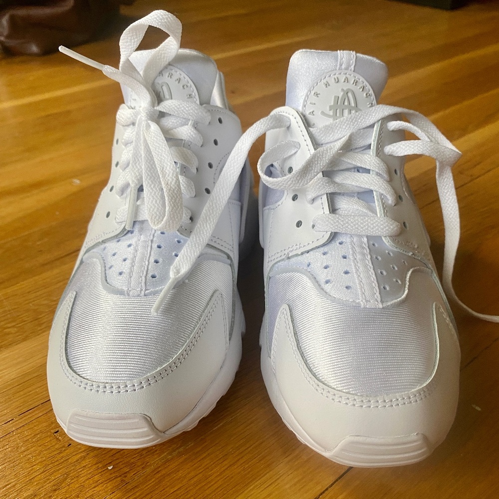 Nike Women’s Air Huarache Run Size 7.5
